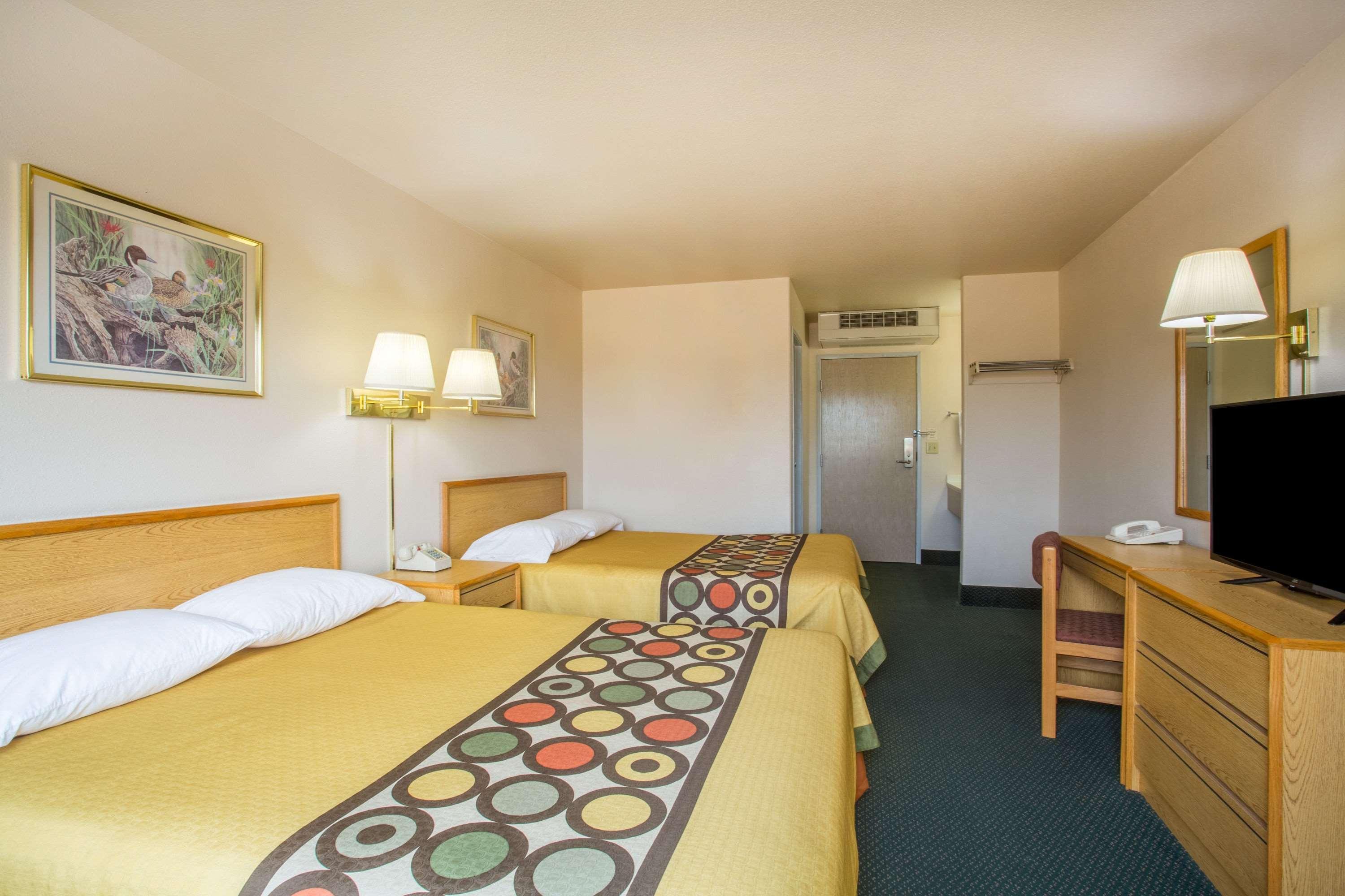 Hotel Super 8 By Wyndham Hamilton Exteriér fotografie