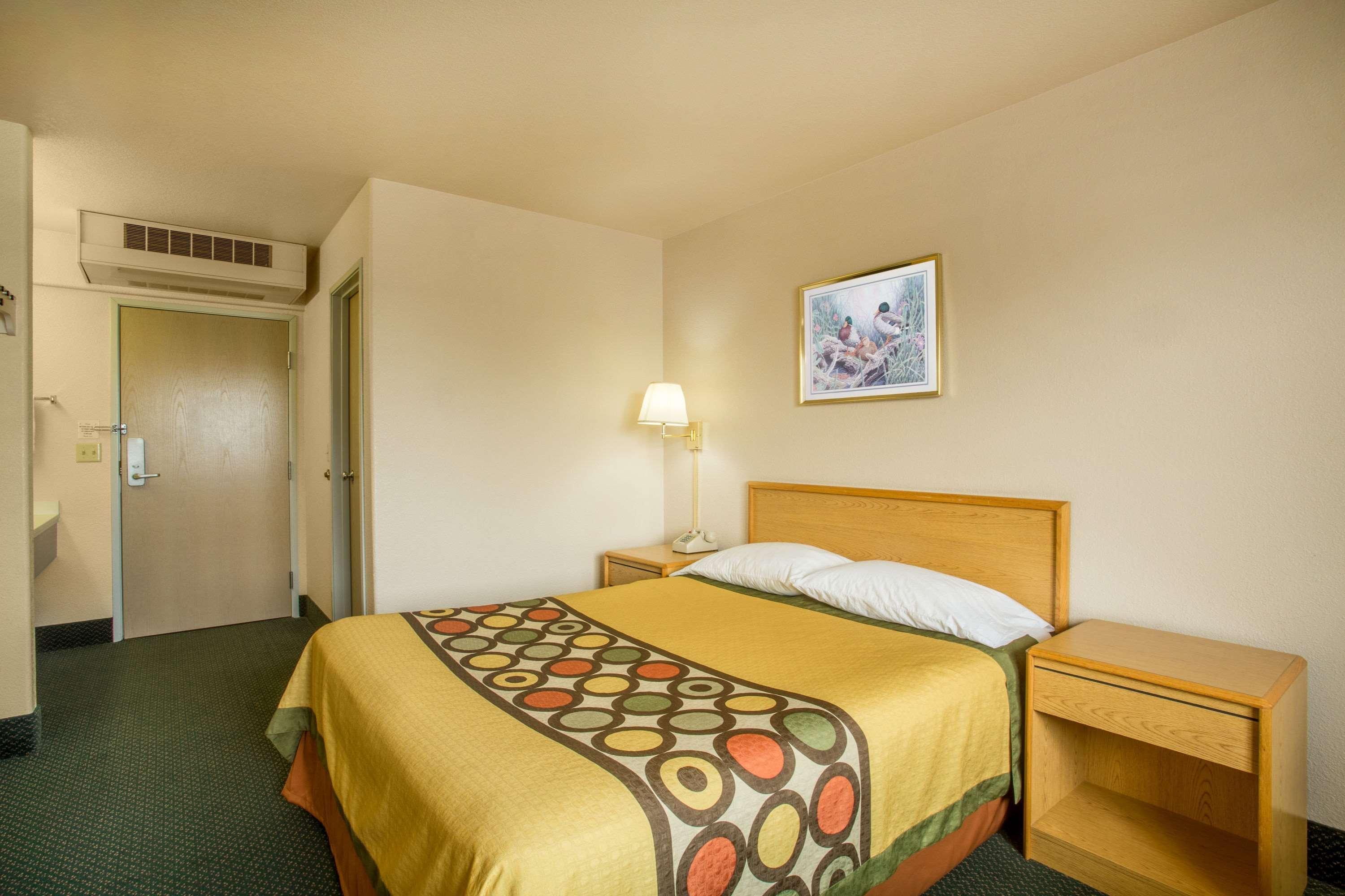Hotel Super 8 By Wyndham Hamilton Exteriér fotografie
